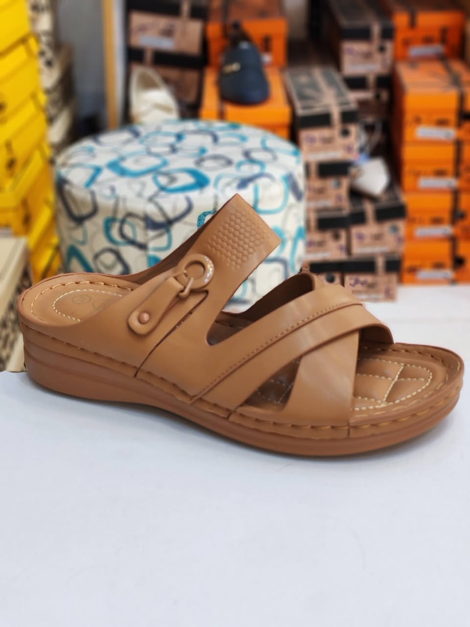 #جديد
سعر القطعة 💥10000 الف 💥
شحاطة كعب 2سم طبي خفيف الوان المعروضه فقط
#العنوان خانقين مجمع الحاج قاسم خلف مجمع حبيب مول
توصيل جميع المحافظات وداخل خانقين واتس ***********
احذية و حقائب بشار
