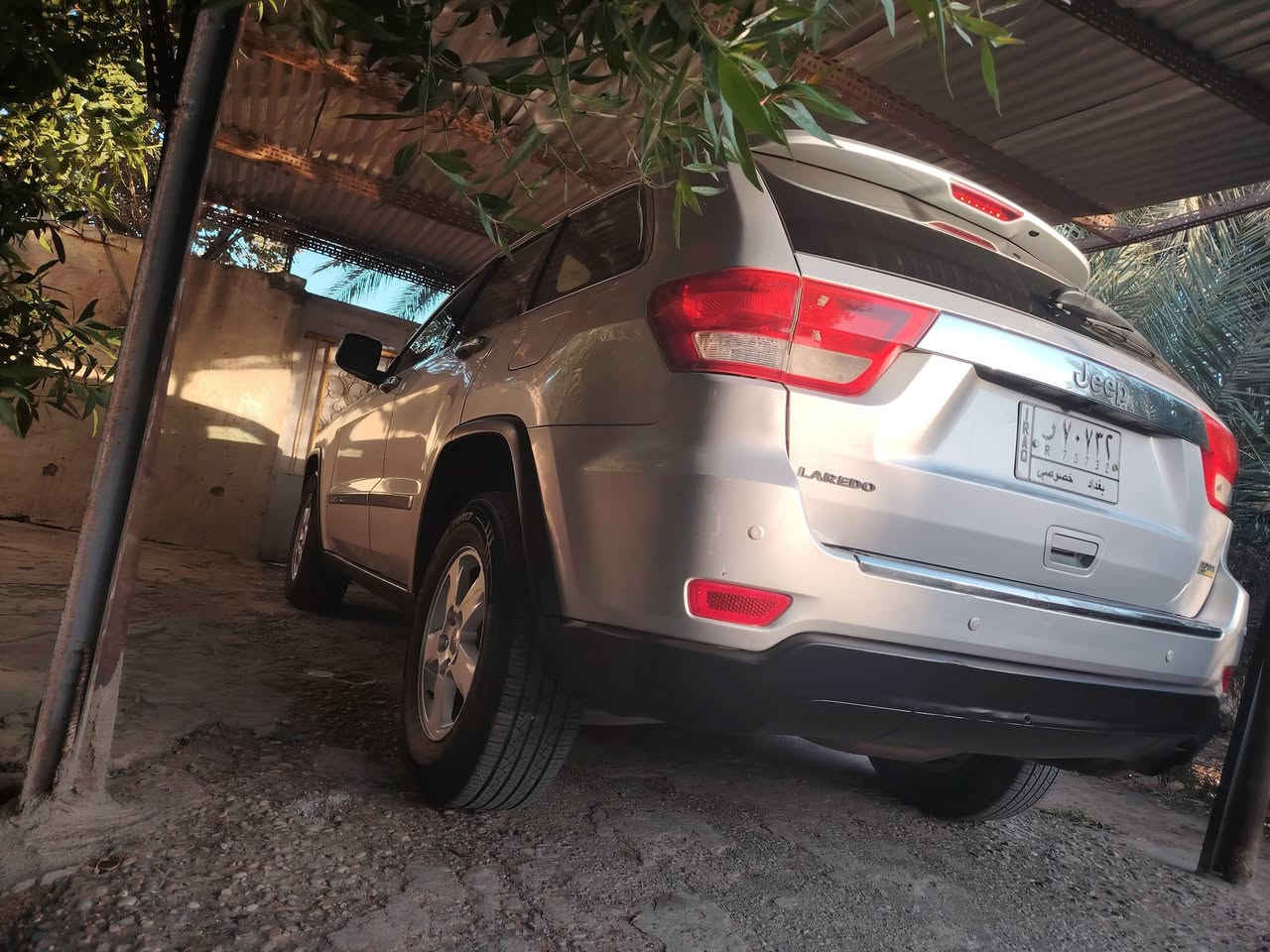 جيب لاريدو موديل ٢٠١١ رقم بغداد مكفوله من الضربه بس جاملغ خلفي رش بدون ضرر للستفسار اتصل او وتساب ***********
