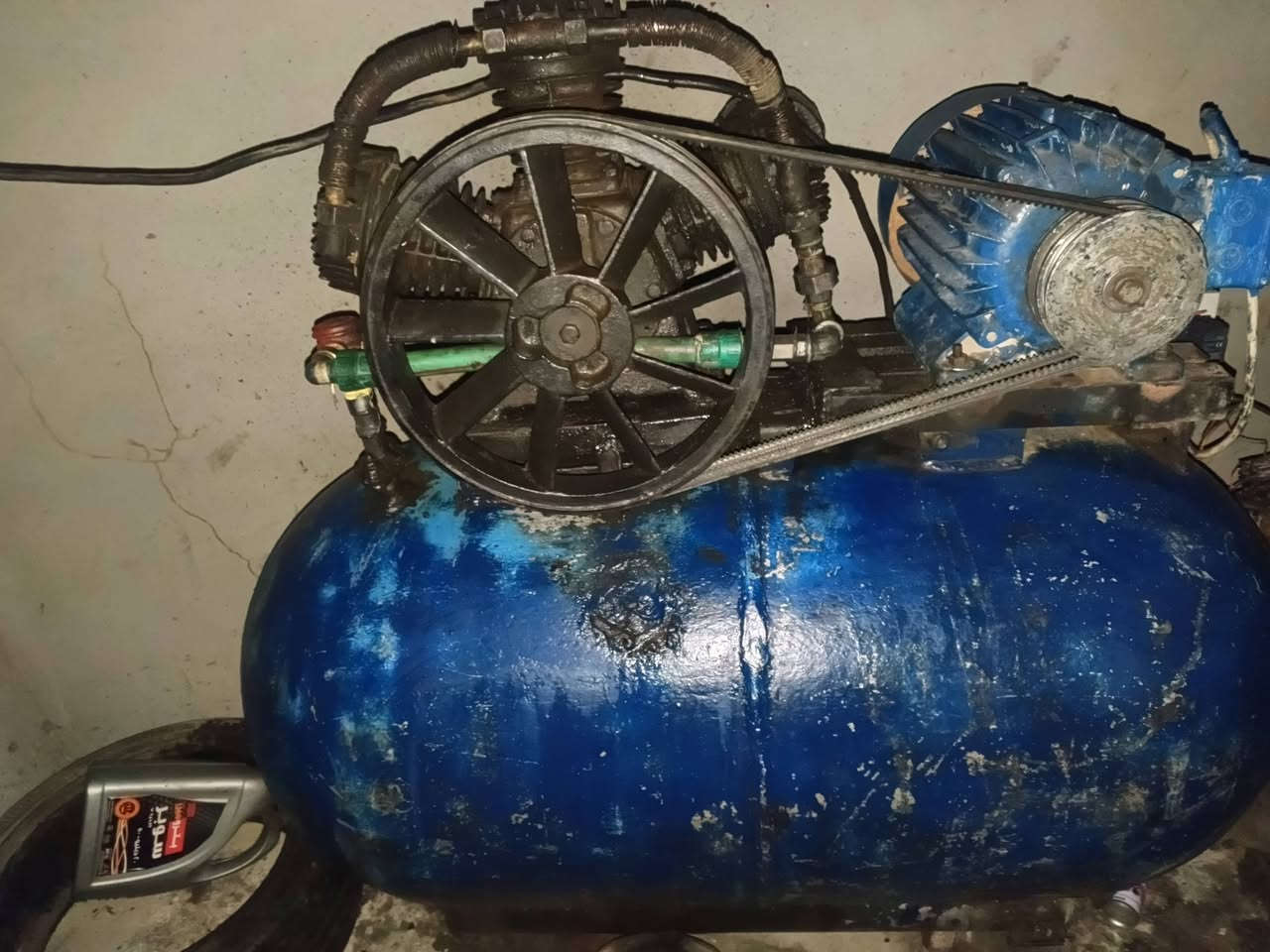 ﴿اللهم صل على محمد وآل محمد ﴾: السلام عليكم كمبريسر صدامي ثقيل الوزن ٣ بستم تتريس سريع حجم البطل (٤٥٠-L) ماطورها ٧.٥ تفصل عند القياس المحدد وبيها نظام حمايه من الكهرباء السعر بـ ٦٥٠ وبيها مجال بسيط 
م :  واسط - الحفريه - شويفي 
***********
