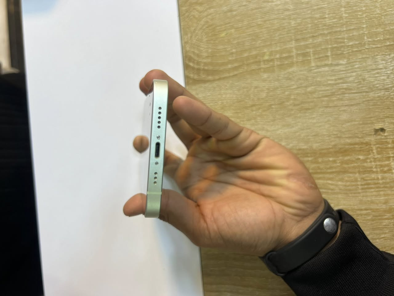 أيفون 12 عادي موبايل نضيف ومامفتوح بطارية 83 + فقط سماعة الأمامية واكفة السعر 250 + للأستفسار ***********
