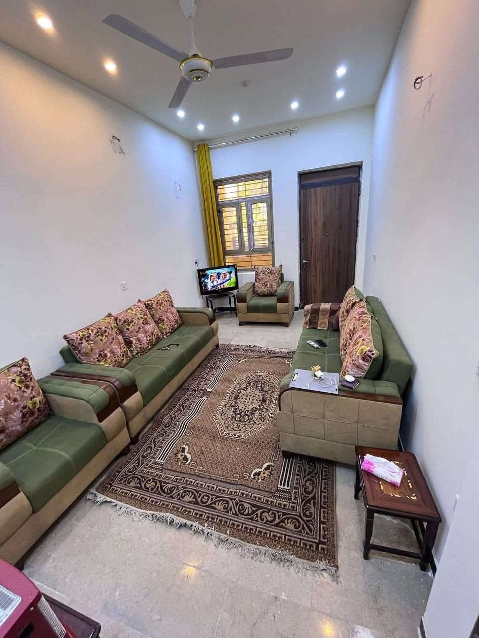 💎 للإيجار في السيدية 💎
بيت💒 طابقين  مساحة 60متر ركن زيرو    
يتكون من:
💠2 غرف نوم 
💠 صالة واسعة
💠 مطبخ معزول  
💠 خدمات عدد 2
💠البيت خالي من الاثاث مجهز كاونتر تركي
بدل الايجار 850 الف قفل
📍 الموقع: السيدية” شارع النخل 

للاسـتفسـار الاتـصال علـى الارقـام التـاليه  او زيـاره مكـتب عبدالله الرفيـعي السيـديه_شارع الضـباط_ مقابل مجـمع لحـوم جويـلي 
***********
مكتب عبدالله الرفيعي
مؤمن الوليد للاستثمار العقاري
‏‭0770 010 5930‬
━━━━━━━━━━━━━━━
#بيت #عقارات #منزل #بيع #وساطة_عقارية
#شركة #سيدية #بغداد #عراق
#عقارات_السيدية
#عقارات_الكرخ #ايجار_تجاري
#بنايات_سكنية
#عقارات_القادسية #عقارات_اليرموك #عقارات_المنصور
#عقارات_الحارثية #عقارات_الكاظمية #عقارات_الاعظمية
#عقارات_العطيفية #عقارات_حي_الجامعة
