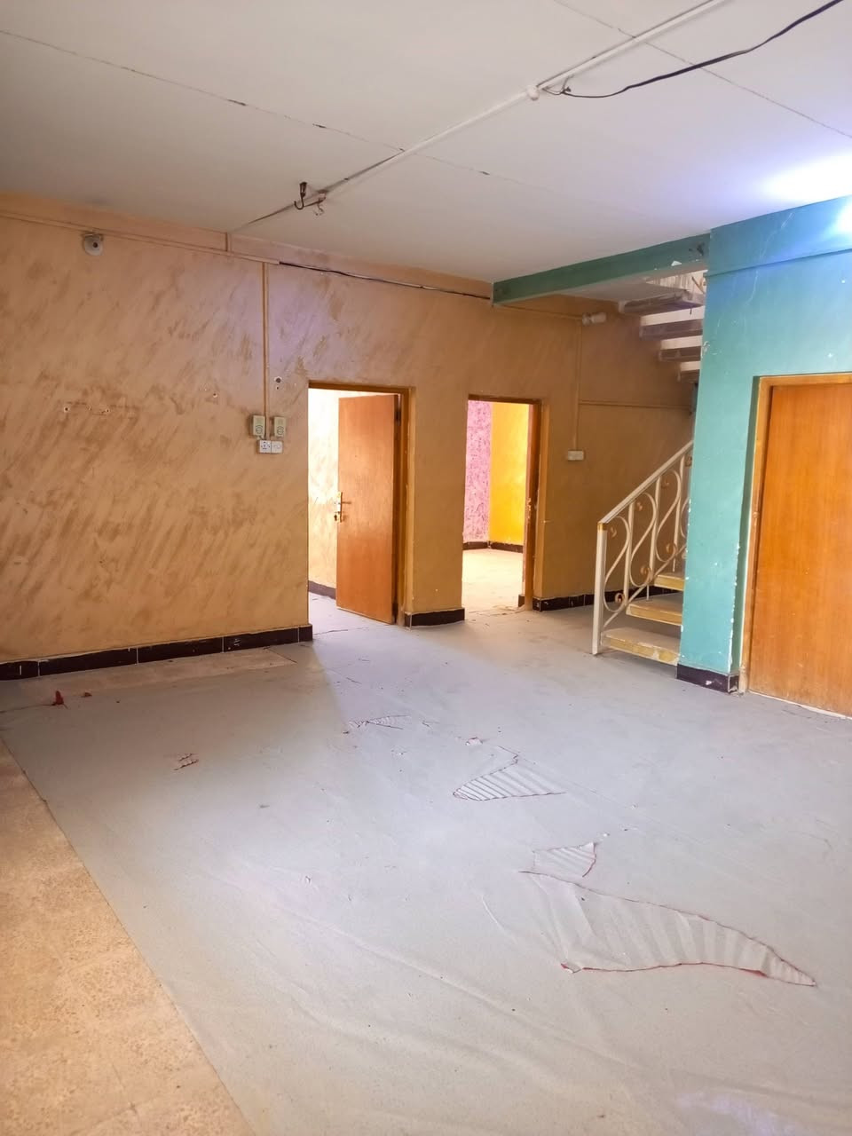 يوجد بيت للايجار الشارع الرئيسي حي الفرات
يحتوي على غرفتين وصاله ومطبخ وصحيات واستقبال وكراج 
للاستفسار الاتصال على الرقم الموجود 
***********

يصلح أن يكون مكاتب أو مؤسسات أو شركات
