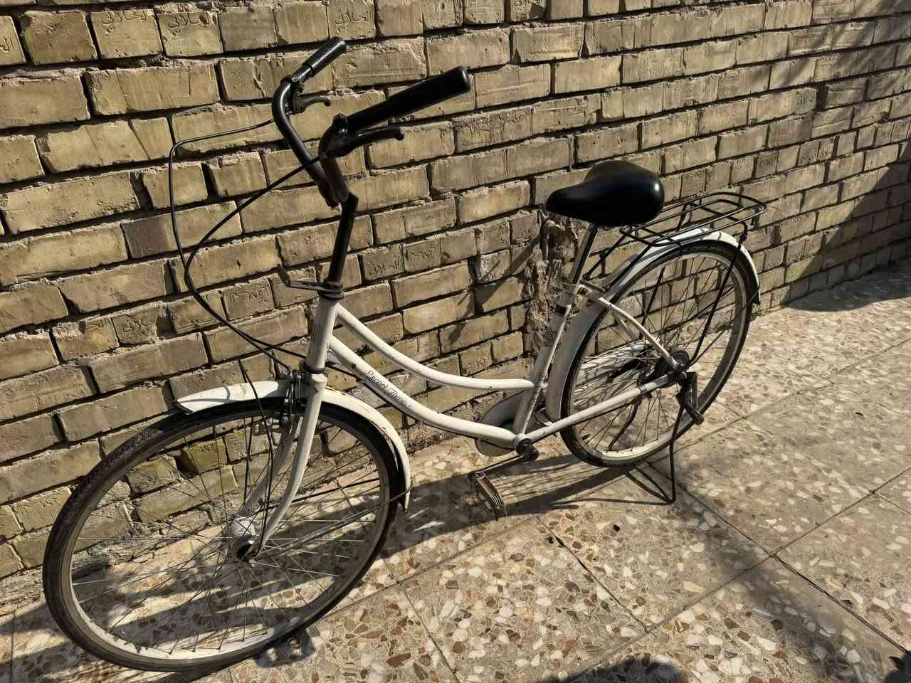 بايسكل للبيع السعر٧٥
***********
