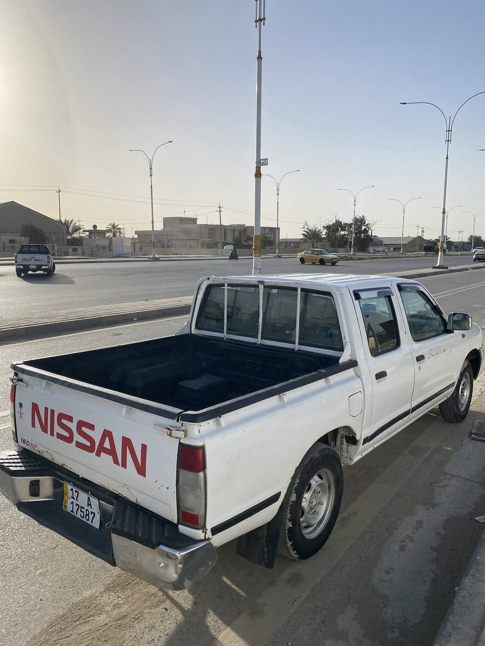 2014 للبيع  بيه ضربه جهتين يعني 4 بيبان ثنين تبديل وثنين تصليح سياره مامكلوبه ومكفوله من كلشي عده ضربه البيبان شاصي مكفول و مكفوله من الكلبه كير ومحرك على الشرط رقم جديد بسمي تخم تاير جديد السعر  وبيه مجال ***********
