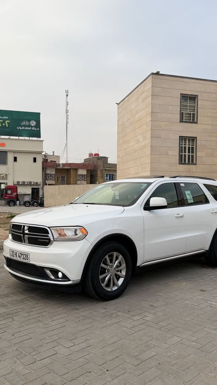 السلام عليكم دوج دورنكو موديل 2018 خليجي وكاله هارلم هزه ورقم اربيل الجديد باسم كردي وكاله عامه بأسمي كفاله ضربه وتبديل وصبغ وبارد كفاله مكينه 6 سلندر مامفتوحه كير كفاله ماشيه 103 فول مواصفات فتحه توقف ذاتي شفتات ستيرن . جديده السياره . 
العنوان: بصره 
رقم الموبايل:‭***********
