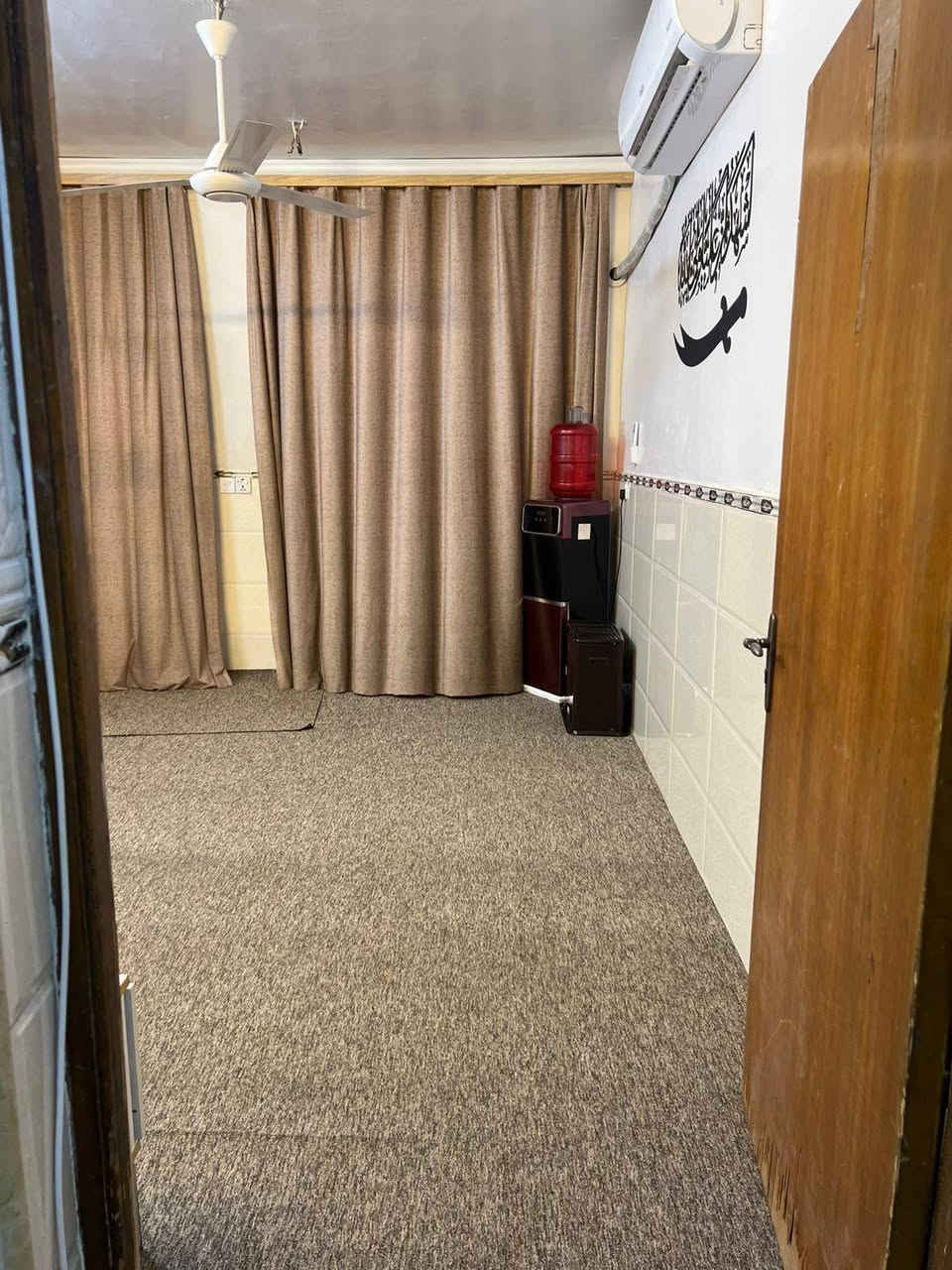 بيت للبيع المساحه 75 متر نضيف كله سيراميك ارضيه وجدران
موقع الضباط منطقه 9 آلاف قريب ع سوق الزغير للإستفسار اتصال ع الرقم ***********
