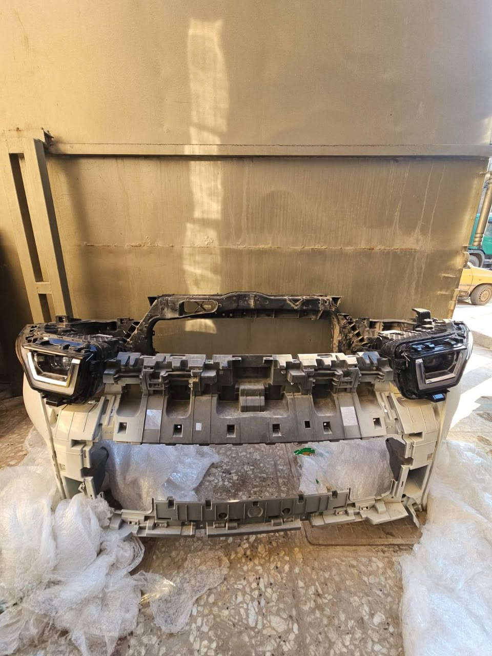 السلام عليكم عندي قطع غيار مستعملة أصلية سانج يونج توريس بدنة دعامية لايتات اليريدهن  بالخدمه ***********
