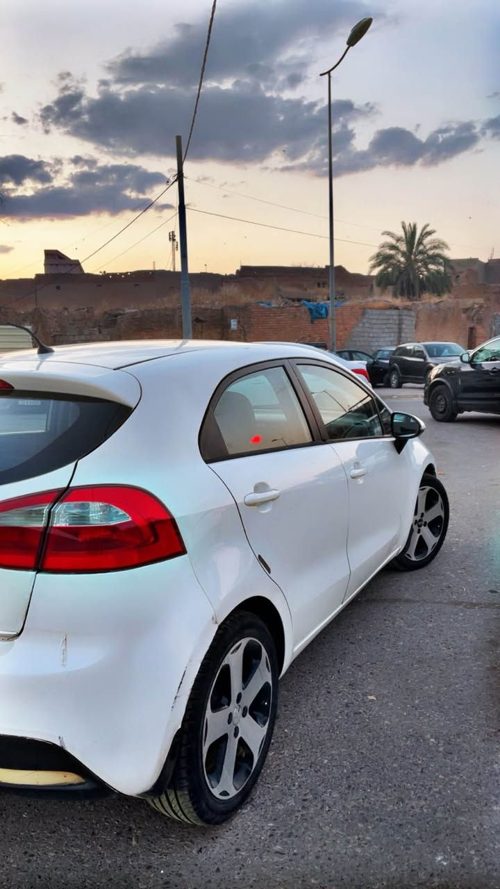 هەولێر
کیاڕیۆ kia Rio
2013
تۆماتیک سفری ئێرەیە
‎تەبرید ساردووگەرم 
قفڵ مەرکەزی کۆنتڕۆڵ
سیستەمی ئیکۆ
سوکان فۆلیۆم 
جام کارەبایی
ئاوێنەکارەبایی
ویل کڕۆم
گێڕومەکینەوکارەبایی وتوندوتۆڵی بەشەرت سێ پارچەی هەیە لەگەل یەک چاملخ بەس کارتە 
سەنەوی بەناوخۆمە لەگەڵ  ژینگەوڕێگاوبانی  تا(2028) 
 هەزەی تازەیە تعویل وغرامەش بەشەرت
سەیارەکە هی ماڵانە هی مەعرەز نیە زۆرپاک ماوەتەوە
نرخی(٨٧)وەرەقە ،6وەرەقەیی غرامە لەسەرە 
سەودامان نیە بەس  فرۆشتنە گەرمشتەری تەلەفۆن بکە جوابی کۆمێنت نادەمەوە

واتساپ
*********** أربيل, العراق
