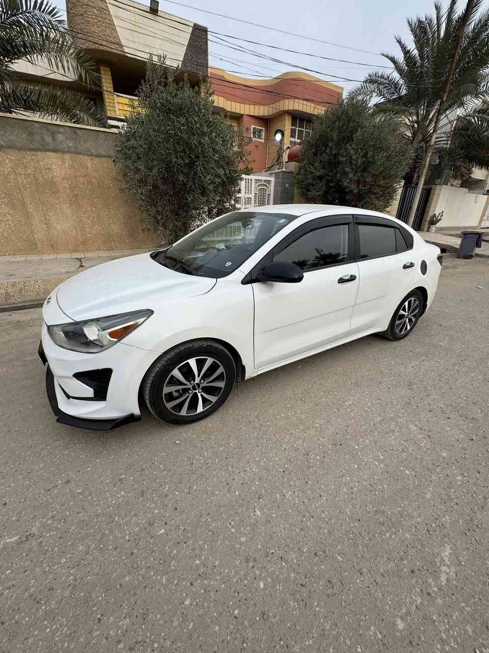 السلام عليكم 
كيا ريو موديل ٢٠٢٣ السيارة امريكية 
مكينة ١٦٠٠ دوش 
عدد الممشى ١٠٥٠٠ وقابل للزيادة 
حادثها جامرلغ تصلح ع لبارد وشوية تكحيل 
ولبنيد صار بي شوية معجون وصبغ 
صور الحادث مرفقة بالمنشور 
رقم ديالى الانكليزي جديد 
هزة جديدة 
وسنوية الى ٢٠٣٠ 
    مواصفاتها 
شاشة ابل كار بلاي 
كامرة خلفية 
كروز مثبت سرعة 
نظام سبورت 
تبريدها ثلج شرطط دينار واحد مصرف ع تبريدها 
كير ومكينة مكفولات كفالة عامة للأخير 
تخم ويل كب حجم ١٦ معلاية رقم لان لبلادي يجي ١٥ 
تخم تايرات جديد 
سيارة كاملة من كلشي مامخلي بيها نقص برغي 
صار ٥ اشهر من اخذتها 
سيارة عارضها ب ١٣٧ وبيها مجال 
للأستفسار على الواتس ***********
