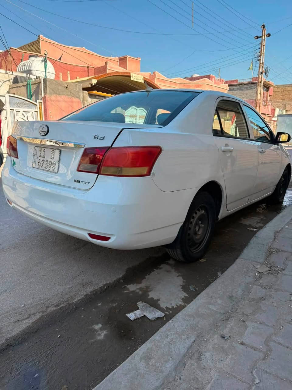 السلام عليكم BYD G3. 2013 خصوصي  ابيض محور كير ومحرك كورلا 1800 الحديث قبق اسود المرغوب بعدهي بل ضمان مكفوله ضربه وصبغ وتبديل سياره جاهزه ومابيها نقص صدر تبريد تخم تاير كله جديد بسمي شخصياً رقم بغداد 11 انكليزي هزه جديده سنويه 2031 سياره كامله وجاهزه على اخر حبايه وبسمي وسياره عدله ما مطخطخة مكينه مال كولا بيكاجيو 2013 حديثه بعدهي بل ضمان جاهزه من كلشي مكاني بغداد متواجد شوكت متحب اتصل وتامرني امر سعرها 55 وبيها مجال رقمي 
*********** 
الله شاهد سياره تسوى فلوسها وتعبان عليها وصارف عليها كلش هواي
