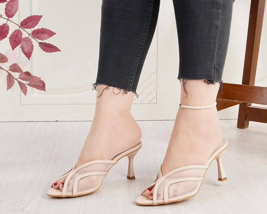 سلبر كعب ارتفاع 7cm الاكثر راحة 
Size 37.38.39.40.41 
للحجز مراسله الصفحة او الوتساب *********** 
يوجد خدمة توصيل لجميع المحافظات
