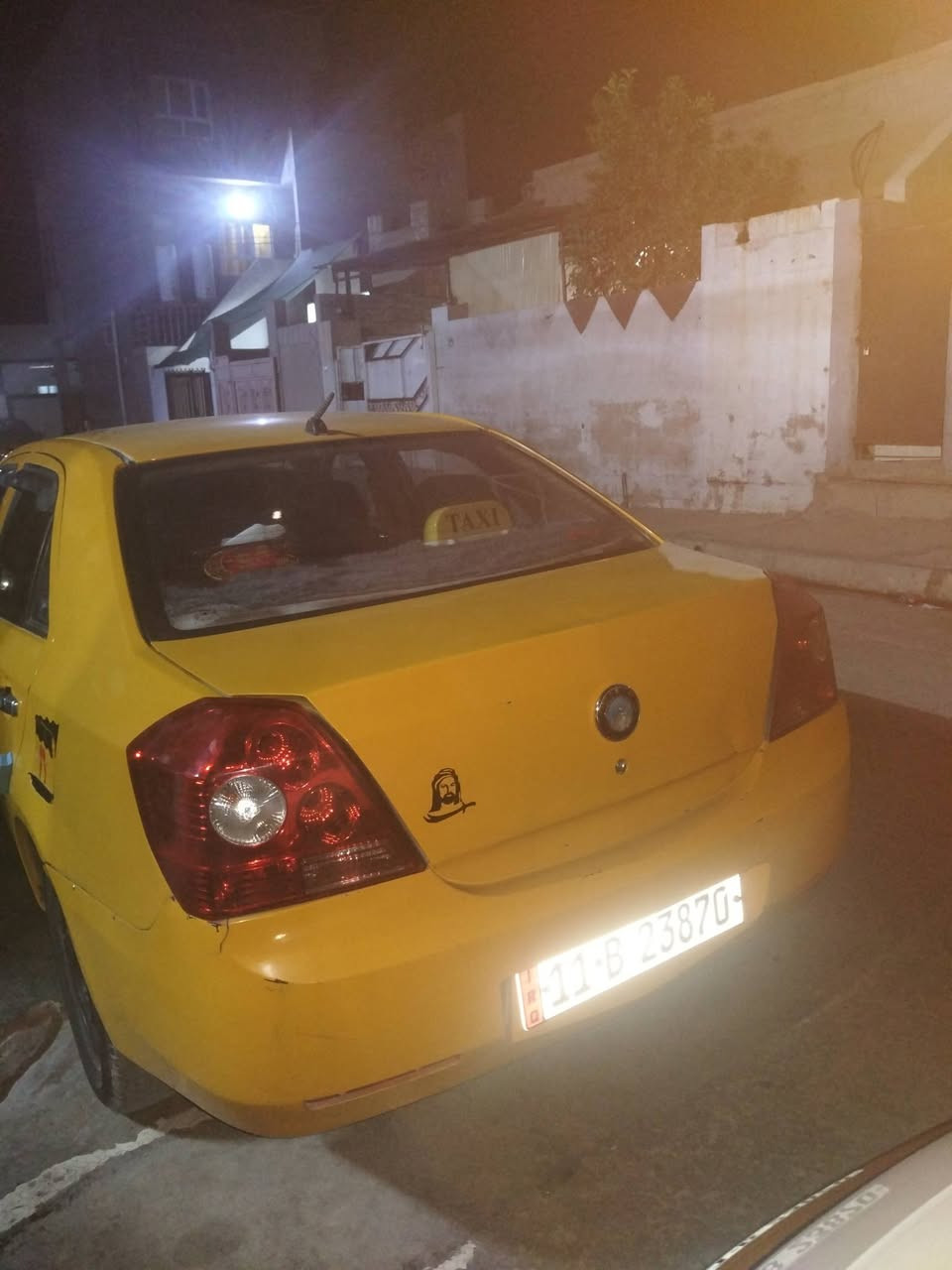 سلام عليكم سيارة جيلي البيع
كير محرك كورلاه 
رقم بغداد مشروع وطني 
رقم انكليزي 
بطاق بانزين بي 
سعر 35
رقمي ***********
