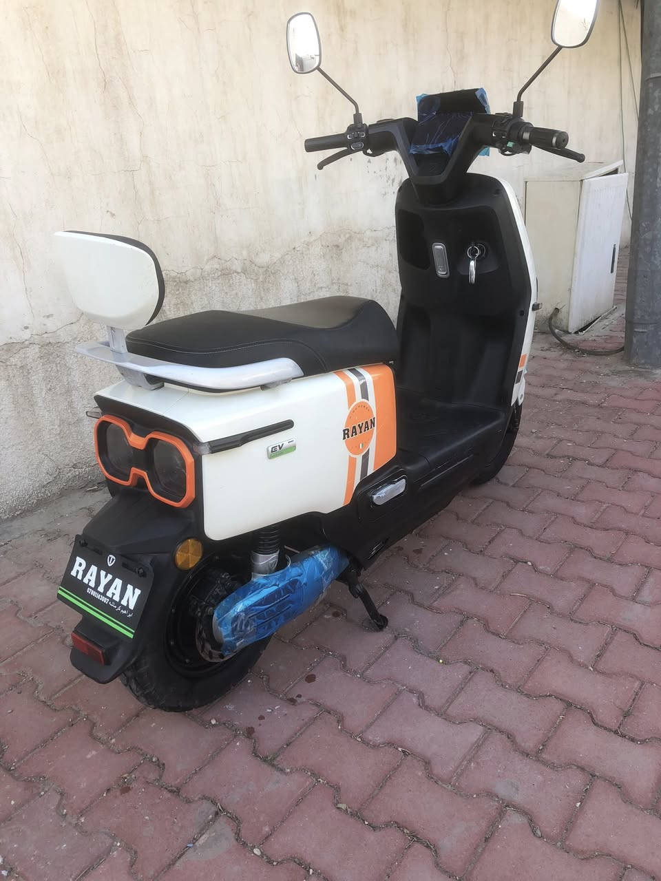 السلام عليكم ريان تالج ام عيون موديل 25 دراجه استخدام شهر ونص اذا مو اقل كل ملحقاتها موجوده وصل الشراء استخدام قليل وعن الحلال والحرام بيها شويه شخوط كولش بسيطه ممبينه اصلن دراجه كفاله عامه سعرها750وبيها مجال اي استفسار ***********مكانها بغداد خلف وزاره الخارجيه وتساب محمول للشراي فقط
