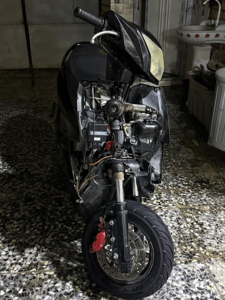 السلام عليكم جيتي ار للبيع نقص بجم وحواضن كهربائياته كامله حتى الاشاير الاماميه والمرايات موجوده مكينه ممفتوحه بس بيها لاستيك ولف او بدايه تبخير مااعرف بيهن مكاني بغداد الكماليه ***********
