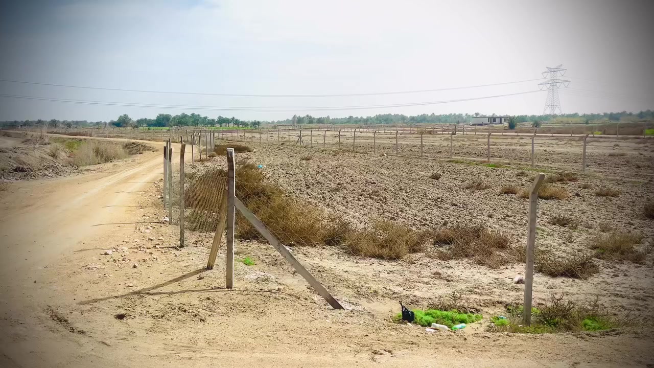 دونم وربع سنتر على التبليط بسعر مناسب 
طابو زراعي سند ٢٥ - خلف جامعة بابل 

للأستفسار الأتصال ***********
