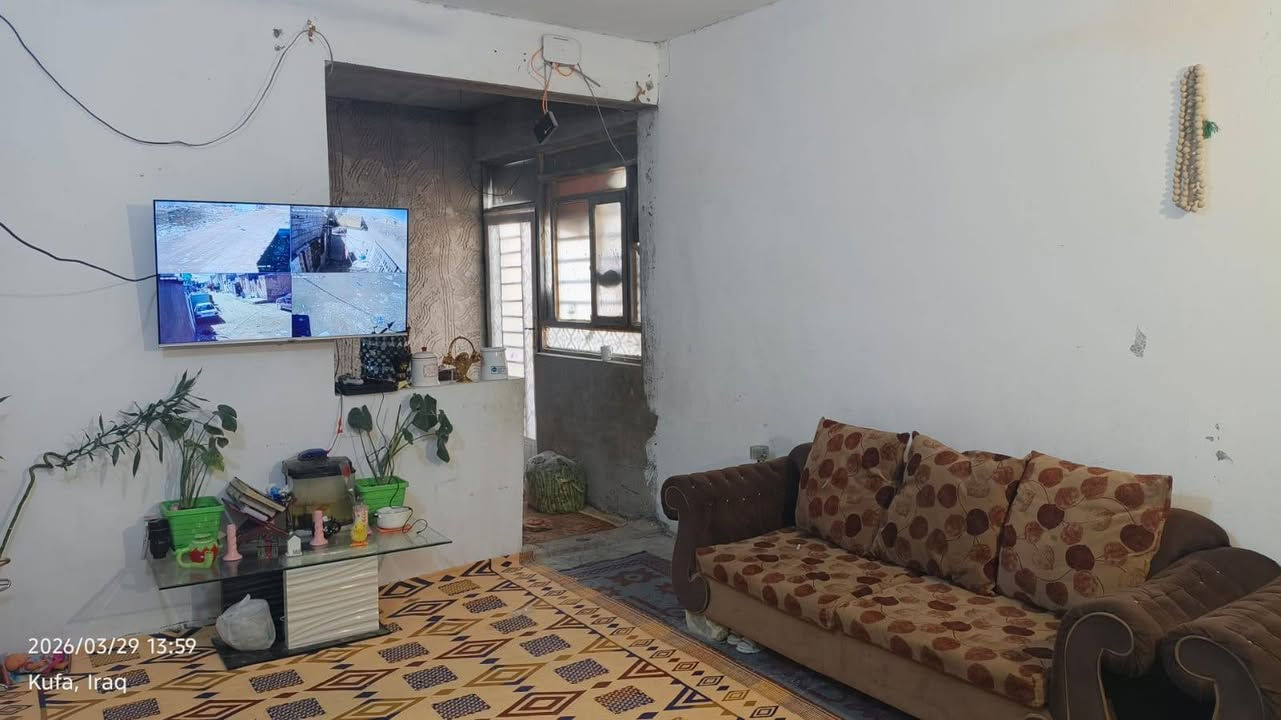 دار للبيع زراعي سند 25 اقرار محكمة المساحة 140م مربع يحتوي على غرفتين وصالة واستقبال ومطبخ حار وتخاريج  سقف عكادة  ماعدا الغرف الجوة ثنينهن سقف ساندويج وحدة من الغرف تصلح تستخدم ك مطبخ بيها ماي ومجري سنك  المكان علوة الفحل بداية  شارع معمل الموز الفرع يربط شارع معمل الموز وشارع العلوة الرئيسي
رقم صاحب الدار ***********
