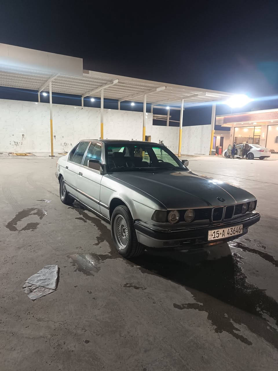 السلام عليكم BMW للبيع موديل 91 735 كير ومكينه خير من الله مكينه 6 تخم تاير حداديه جديده كهرباىيات كله جاهز مابيه اي نقص السياره مصبوغه عام جماليه رقم دولي باسمي تحويل ثاني يوم داخله نضيف السعر 45وبيه مجال قليل لاستفسار لاتصال ***********
