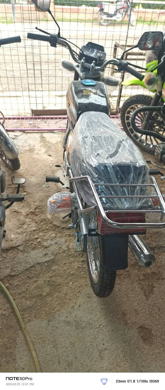 تم وصول دراجه سوسوكي خبط 
محرك ١٠٠سي سي 
موديل ٢٥ 
السعر بل نقد ٩٥٠ عرض بس يمنه 
بل قسط مليون و٢٠٠ ألف بس 
كل شهر ٢٠٠ ألف 
العنوان الانبار قضاء عنه
الاستفسار الأنصار 
***********ياسر الرفاعي 
***********رعد العاني
