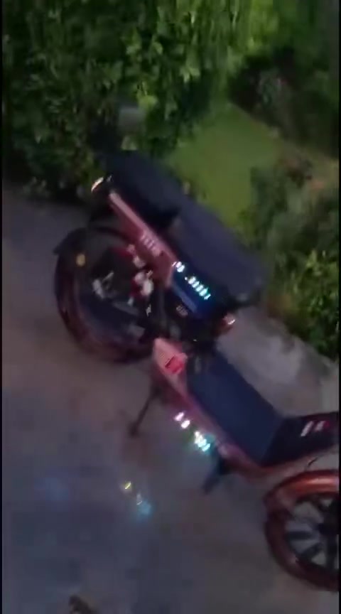 السلام عليكم مكلف بالنشر دراجه شحن نضيفه مستخدمه شي قليل سعرها 300 الف ‭0780 384 5434‬.

