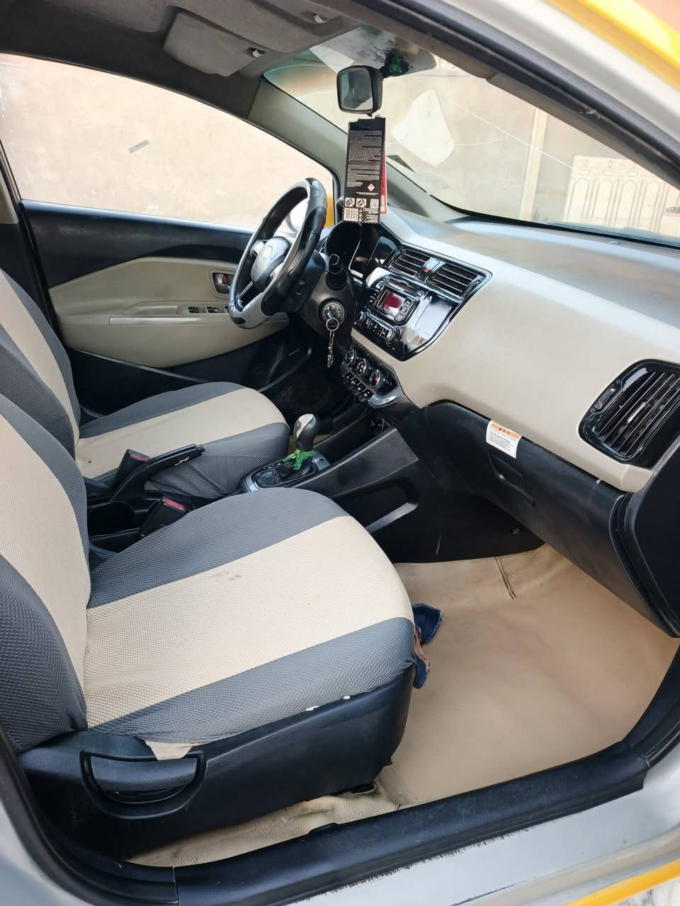 كيه ريو وارد خليجي موديل 2013 رقم بغداد حره تحويل ثاني يوم سنويه مجدده 28 مكفوله من الضربه والتبديل كفاله عامه مكينه 1600 مكينه وكير وحداديه وتبريد وتخم تايرات كله مكفول سياره جاهزه مال جناي بمعنه الكلمه مكان سياره ناصريه سعر 77 بيه مجال قليل رقم ***********
