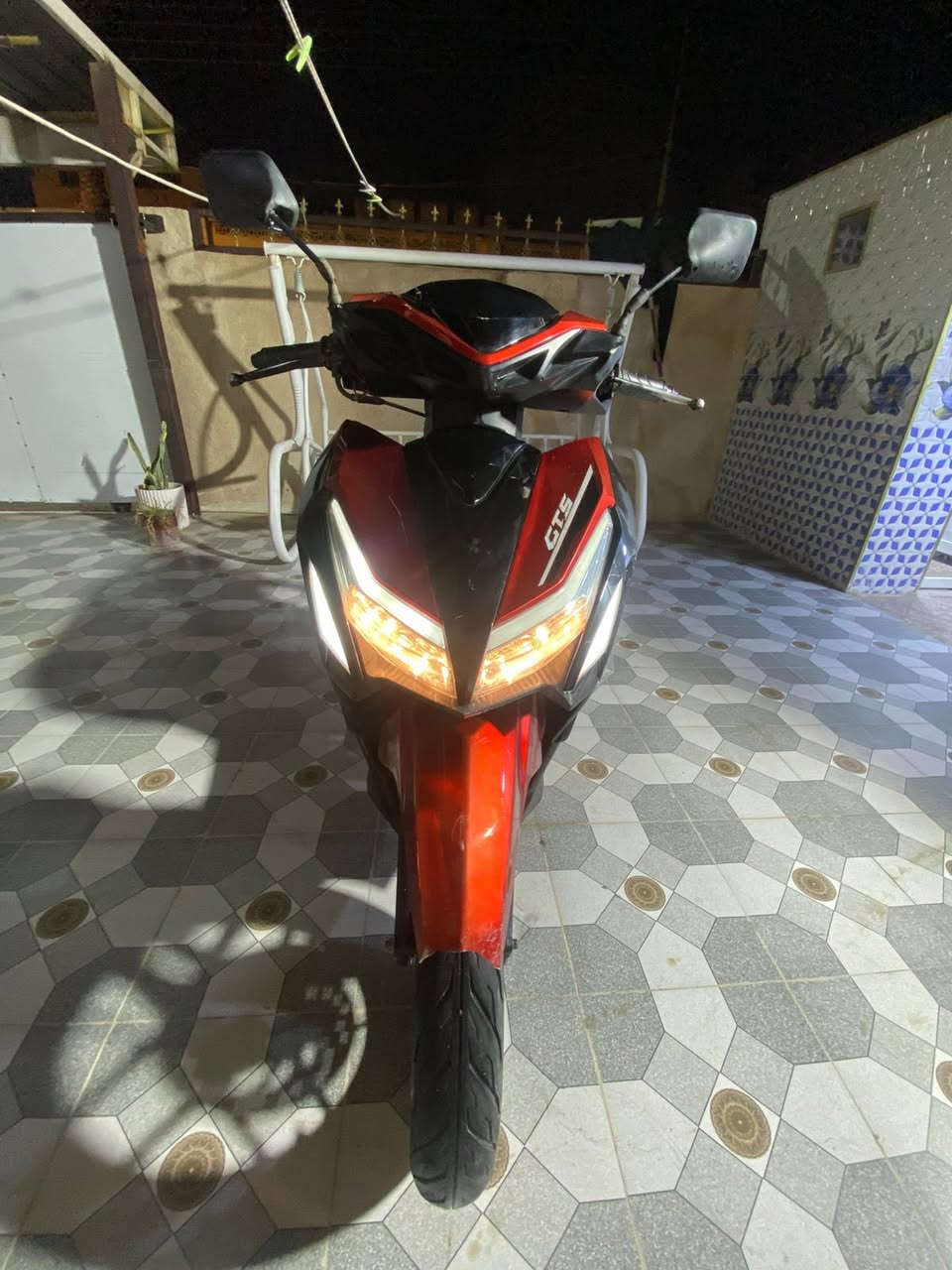 السلام عليكم جيتي فايف نضيفه ما بيها نقص مكينه بلاديه سعر ٥٠٠ بيها مجال بسيط  رقم ***********
