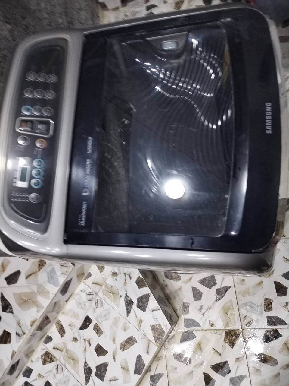 لبيع غسالة اوتوماتيك بسعر مناسب شغال مبيه شي سبب لبيع ماعندي مكان الها***********
