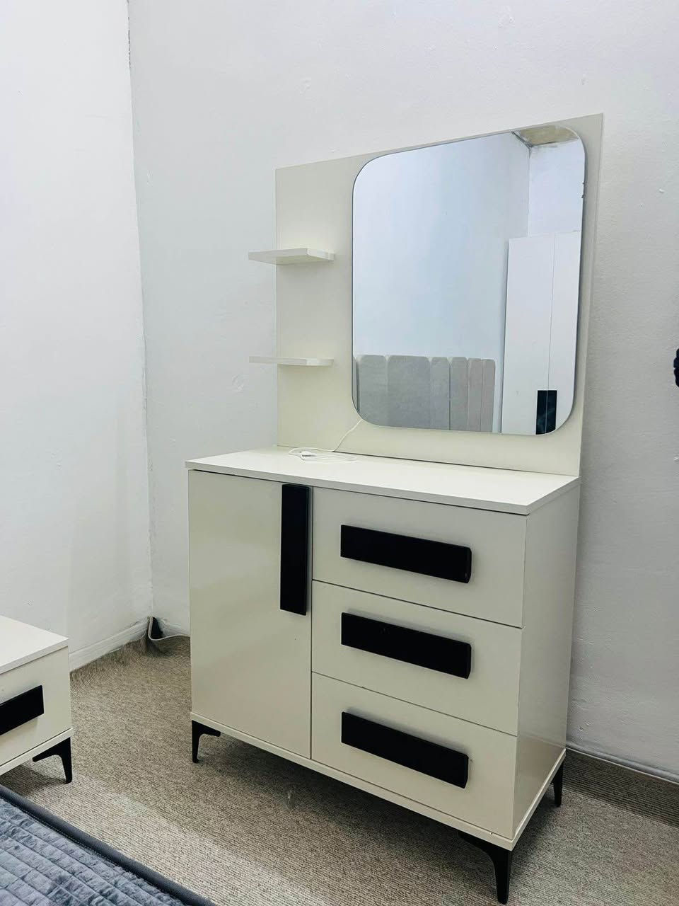 السلام عليكم 
كل ماهو جديد وحصري من الأثاث التركي 
تجدونها عندنا فقط بفروع اثاث اسطنبول 1-2

غرف نوم 5 قطع من النقل والتركيب كامل 
فقط ب (750،000) الف 
وايضاً ب (650،000) الف 
ما عليكم إلا أن تزورونا وتجدون ما يليق بكم 
من اثاث ،،،،

العناوين : كراج الشمال - فرع الجزائر 
الدركزلية : قرب الدفاع المدني 
للتواصل 
*********** موصل, نينوى
