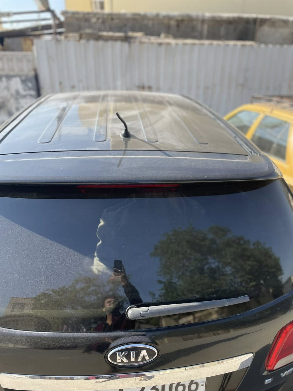 السلام عليكم سورنتو 2012 موصفات معروفه بيها حادث صفحه عكس السايق بدون تكم بدون شواصي ضربه خفيفه حادث بل عراق وارد خليجي مكينه 2400 كير مكينه كفاله تبريد 3 قطع شغال 7 راكب رقم أربيل بسمي تحويل مباشر سياره جاهزه وحلوه السعر 108 العنون بغداد الطالبيه ***********
