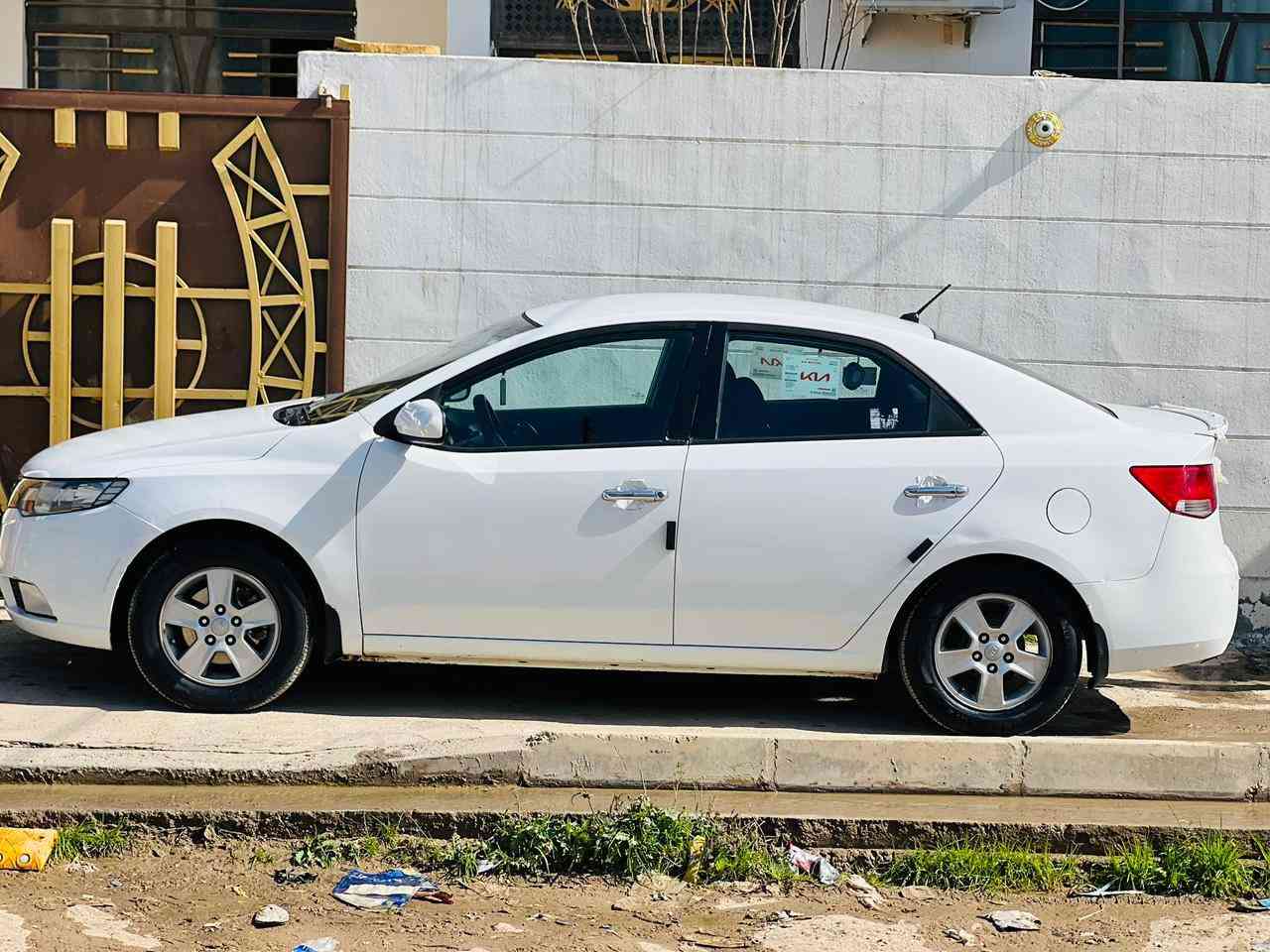 السلام عليكم سياره سيراتو خليجي موديل 2011 السياره كلين فقط ملاحضات بارد كير ومحرك شرط طخم تاير السياره جهازه من كلشي الشراي يتصل ***********
