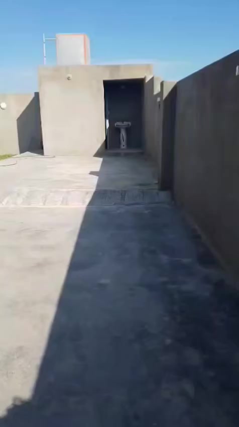 دار مع ارض  للبيع بناء حديث غير مسكون
عنوانه ب جرداغلو قرب الصناعة الجنوبية قرب جامع سهيلة 
المساحة الكلية ٥٠٠ م
مساحة البناء ٢٥٠ متر
ملاحضة البيت جاهز للسكن ماناقصه اي شي
غرفتين نوم
استقبال
مجمع
صحيات داخليه وحمام
مناور ٢
مطبخ
للاستفسار الاتصال على
***********
