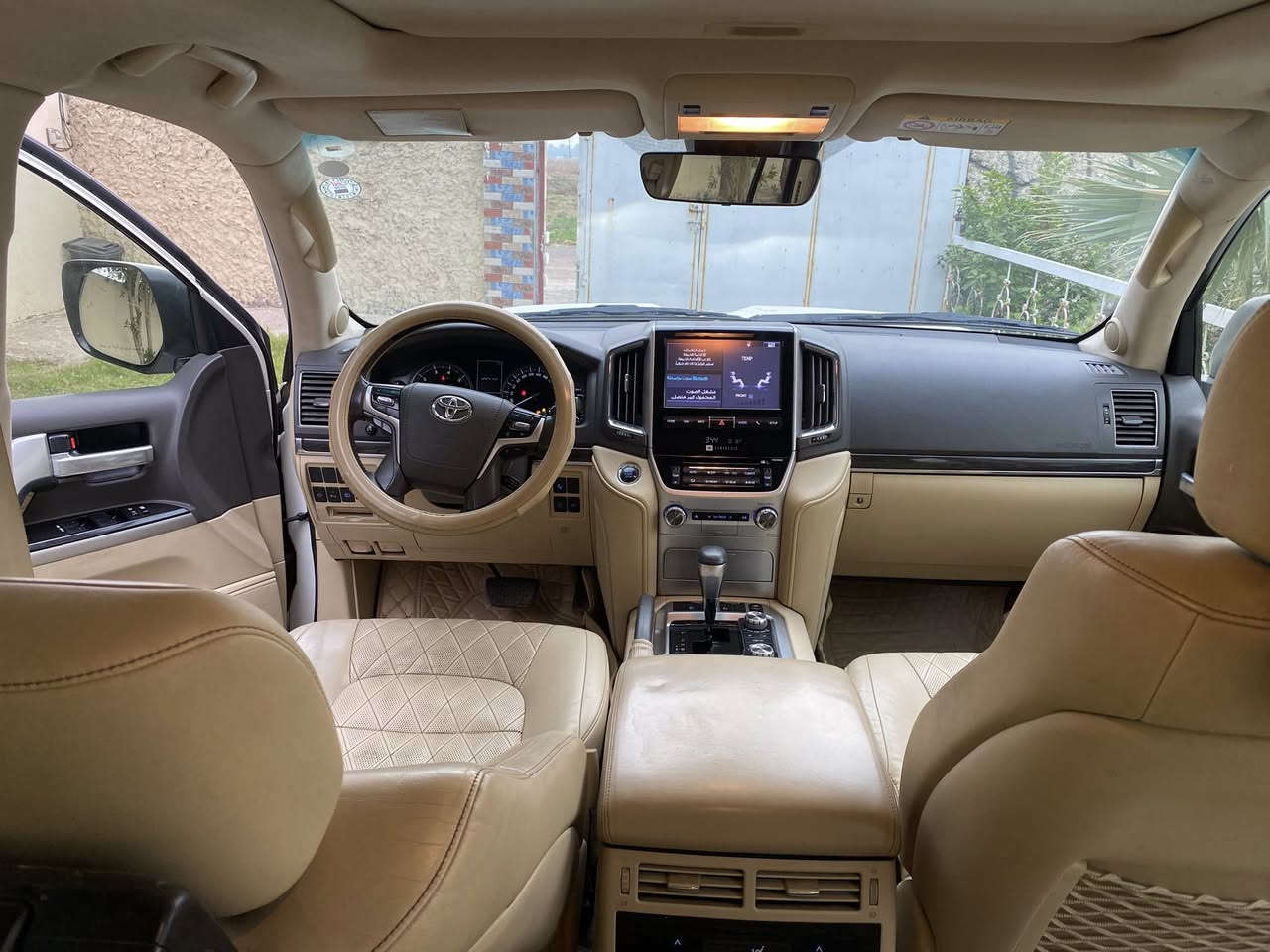 السلام عليكم عندي لاندكروز 2017  VXS ام الرادر مواصفات لكرز  السياره كفاله عامه من الصبغ والضربه والتبديل ماشي 90الف رقم اربيل بااسمي تحويل ثاني يوم 
محرك 8 سلندر 5700
جكات
بصمات
جنطه كهرباء
3 شاشات
فتحه
تشغيل عن بعد
مقاعد خزن ميموري
محيتاج اذكر الباقي هي لكرز مواصفات
مكاني بغداد
السسسسسعر 545
للاتصال ***********
