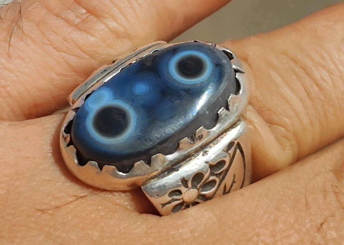 السليماني الاسود القديم العينتين للبيع 
*********** وات ساب
