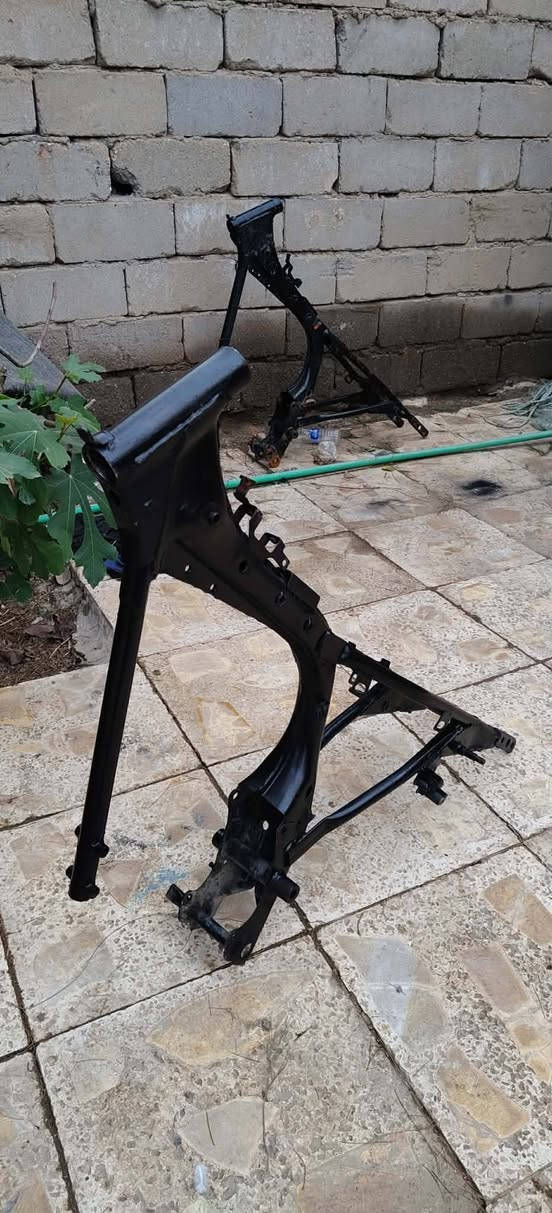 سلام عليكم شاصي للبيع كلك مكاني محطه دبيس رقمي اول خاص ***********
