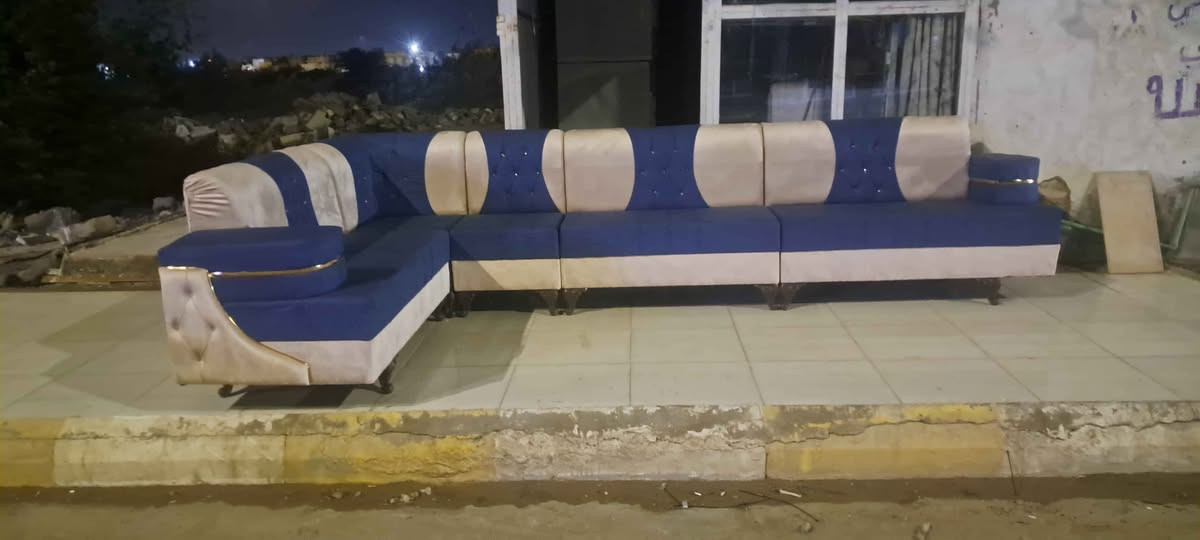 ديوانين نفس اللون الديوان الواحد يشغل مسافة سبع امتار ع شكل حرف L متوفر اكثر من موديل أشتغل ع المتر العنوان الفرع الاول العزه القديمه قرب التارتان ع الدجيلي.  الفرع الثاني العزه الجديده شارع مستوصف الشفاء مقابل حلاقة العراب للأستفسار *********** واتساب دهل اوران, واسط
