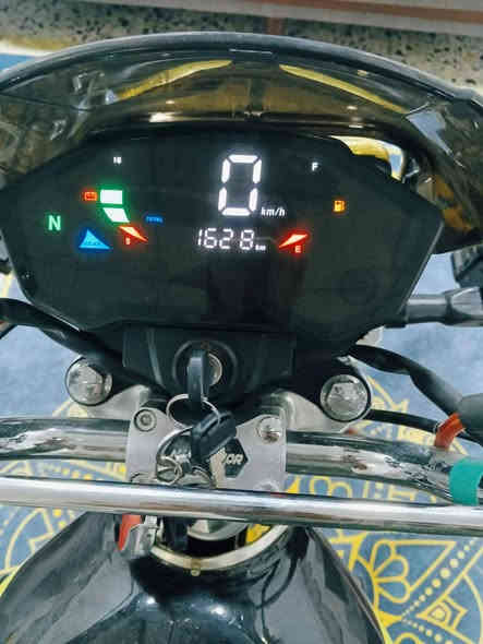 السلام عليكم دراجة ايراني موديل 2025 خمسة كير سلف هندر اوراق اصولية كهربائيات كلها شغالة تشغيل عن بعد بصمة محرك 200 ضاغطة وزنجيل السعر 800 بيها مجال قليل دراجة جديدة رمبة  العنوان بغداد الشعلة
***********
***********
