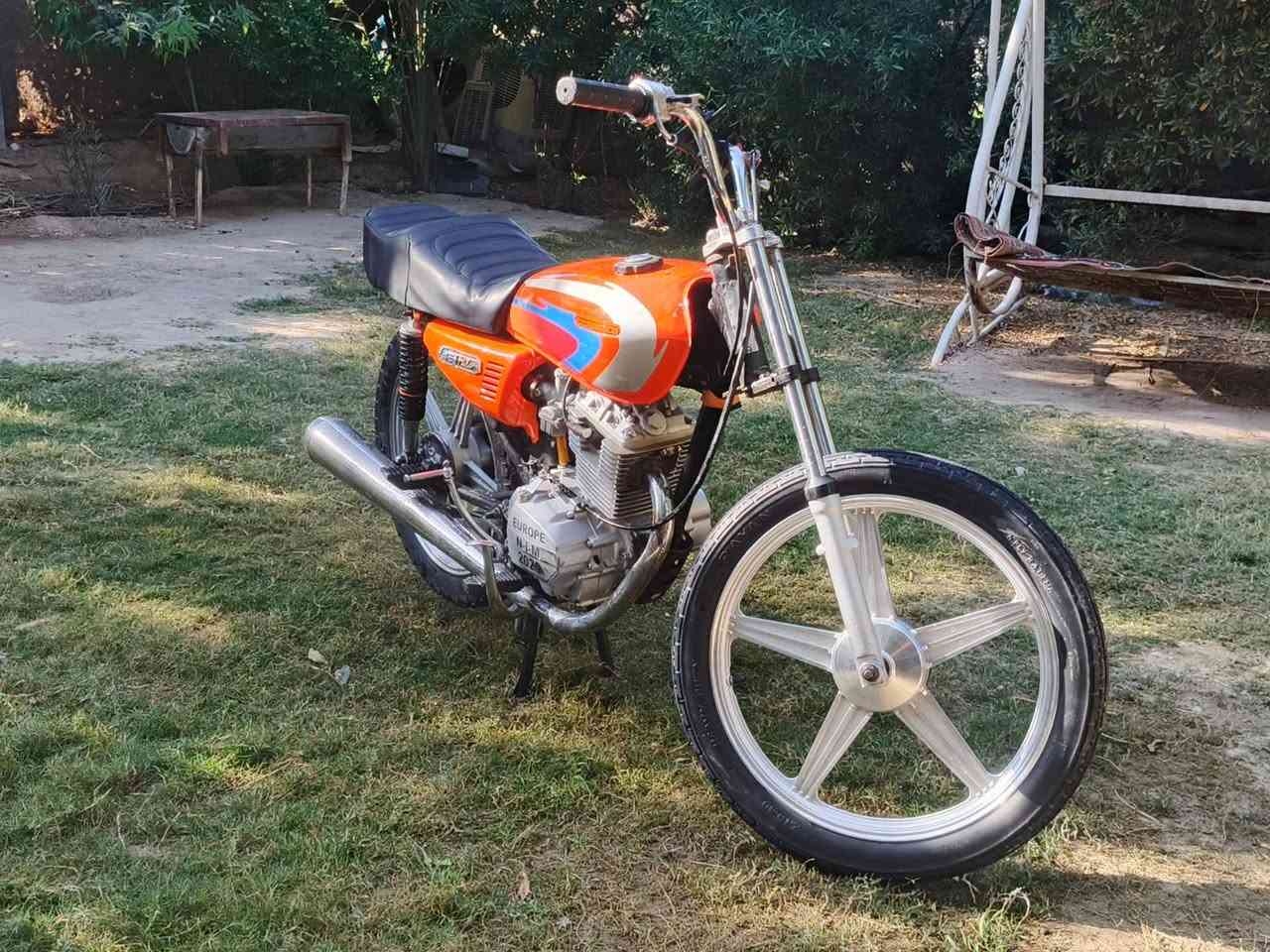 دراجه البيع رقم سنويه اسود 
تعميره 25
شاصي 2009
راعيها موجود بس ماشرط مداور تفاصيل اكثر خاص او اتصل 
مكاني نجف حي نداء 
رقمي وبي واتساب ***********
السعر 550
