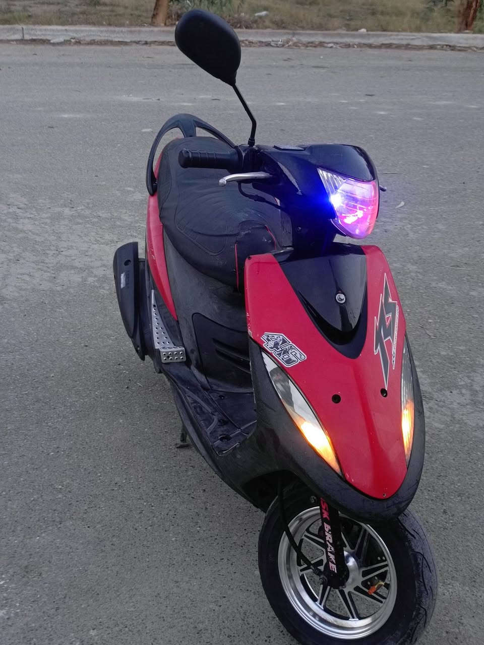 اقره المنشور زين وتدلل 
سلام عليكم ماكس عدله للبيع دراجه صارلها فتره من نازله من الرمبه دراجه بلاديه برغي ممفتوح بيها مكفوله كفاله عامه ختم واحد سوادات وكفرات ومكينه كله ع البلادي نكره سلف اب اي وقت بيها اكثر من 32 ختم كهربائيات كله شغال شلعه ومعدل طيران الدراجه ناعمه وقويه وخير من الله ومكفوله وجاهزه من كلشي زوج تايرات جديد دهن اصلي السعر ب (825)وبيها مجال الشراي يتصل بي خير ويدلل *********** واتساب واتصال
ملاحضه الدراجه بيها وياله البلادي مالتها وليس هذا التجاري
