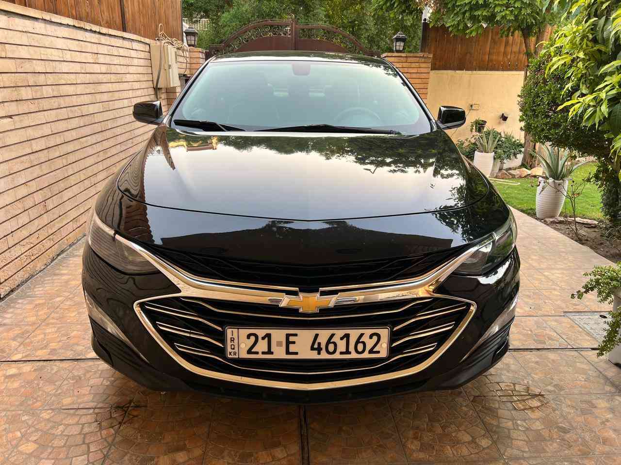 السلام عليكم 
(((السيارة خليجية اخوان))) 
استيراد الشركة العامة السيارة مكفولة كفاله عامة 
للبيع ماليبو 2022 رقم سليمانية 
السيارة جديدة كلش بالعافية على الياخذها
كير at المرغوب 
ماشية 55 كيلو 
مكفولة كفاله عامة خليجي بارد بسيط جداً مال دراجة ورايح مختفي 
‏‎المواصفات 
‏‎ بصمه تشغيل و ابواب + جنطه
‏‎حساسات خلفية 
محرك 1500 توربو 
كير at المرغوب 
‏‎مانع انزلاق
‏‎تشغيل عن بعد 
‏‎لدات اماميه نهاري 
‏‎تبريد قطعتين امامي خلفي 
‏‎شاشه كبيره تدعم  Android Auto/car play
‏‎خرائط Gps
‏‎كامره خلفيه 
‏‎كروز مثبت سرعه
تحديد مسار
‏‎شاشة ضبط واعطال بل دشبول
‏‎منافذ USP/ 12V /Tip C
‏‎مانع انزلاق 
 متوفر واتساب***********‏‎
‏‎مكاني بغداد الدورة
