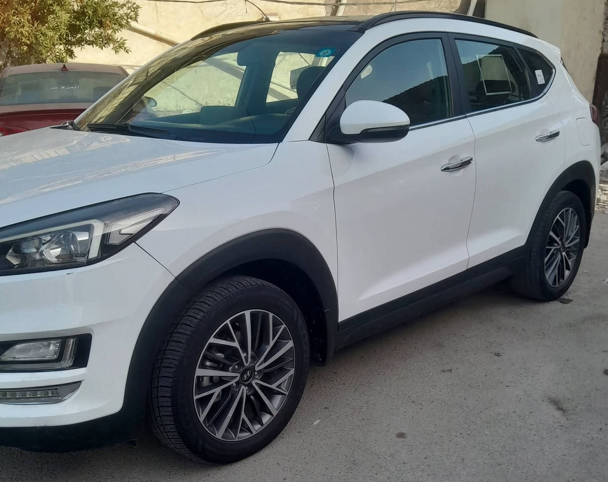 السلام عليكم 
توسان شركة الكاصد 
 موديل 2020 فول مواصفات 
السياره بصمه &صاجات
قطعتين تبريد &تشغيل عن بعد 
بانوراما &ماشيه 117 الف
رقم بغداد باأسمي 
السياره بيها بلصفحه اليمنى بارد 
والتكمه الاماميه فقط بيها صبغ 
المحرك والكير مكفولات 
العنوان :بغداد الكاظميه 
السعر: 175 ورقه$
الرقم :***********
