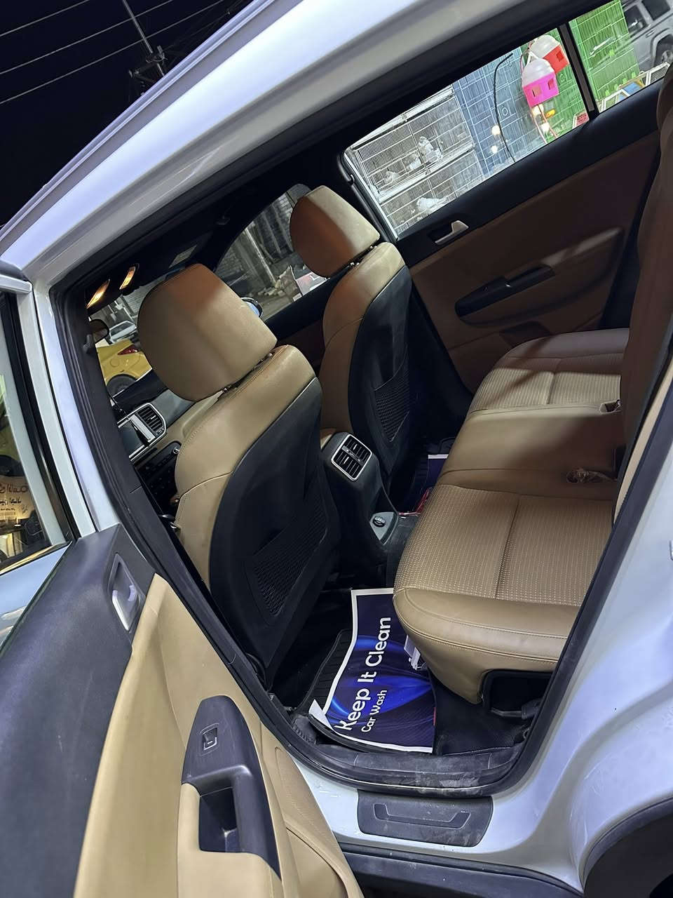 سبورتج موديل ٢٠٢٠ لون ابيض ماشيه ٣٠ الف داخل جلد بيجي سياره مكفوله من الصبغ والضربه
موصفات / شاشه / 
حساسات  امامي خلفي /                    كامره/                                                  تحكم ستيرن /                                 مري كهرباء /
خمسه ويل كب /
السياره كامله مابيه اي نقص صدره جديد تخم تاير السياره اي نقص مابيه وكلش نظيفه 
للاستفسار / ***********
