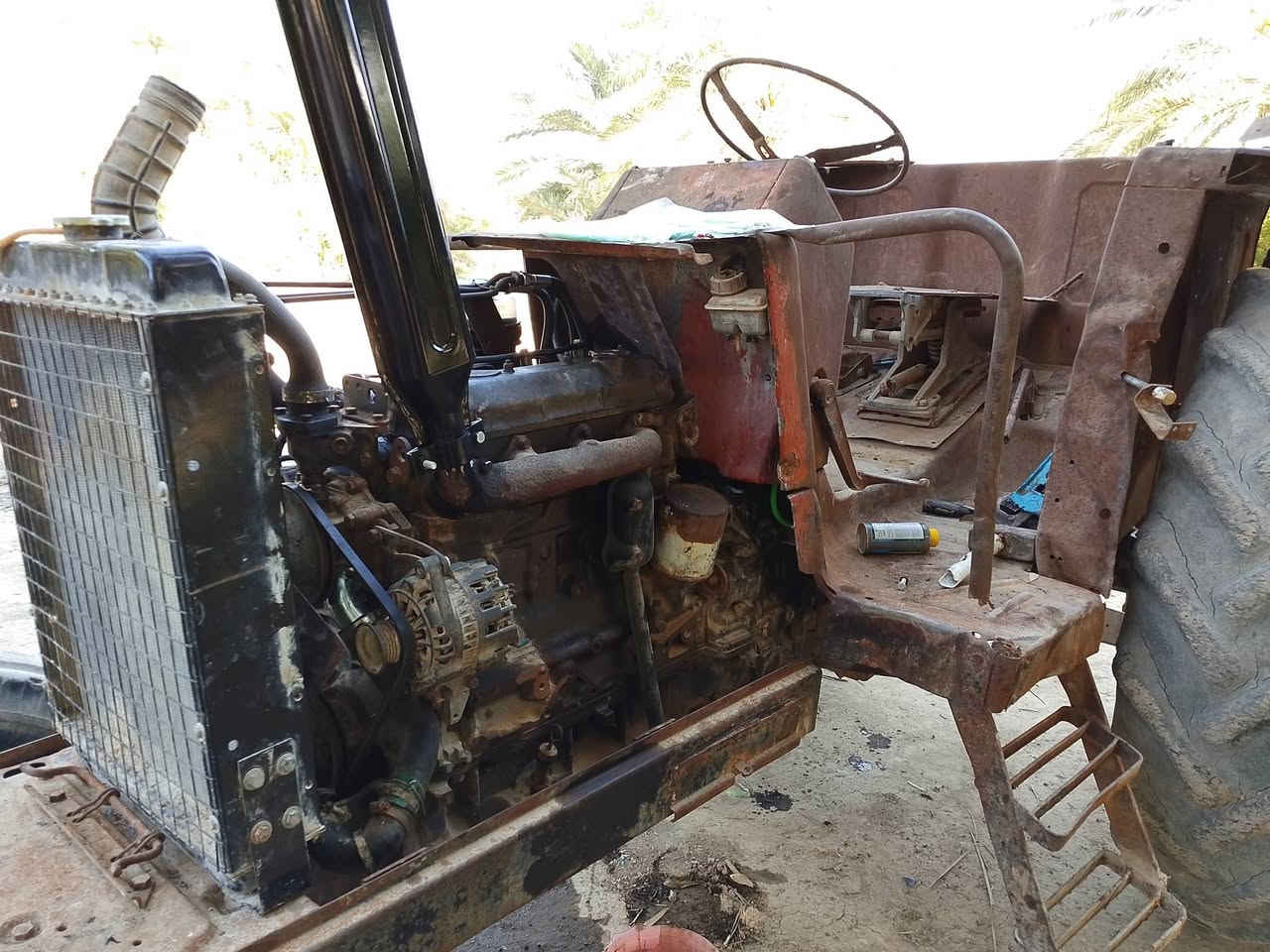 سلام عليكم فيات 780مديل 82 جاهزه الشغل مكينه طك الصخر  نضيفه   نكره سلف  مكان الصويره رقم بيي وساب مستعجل. مكينه وكير وكسن  شرط كفاله  ***********%***********
