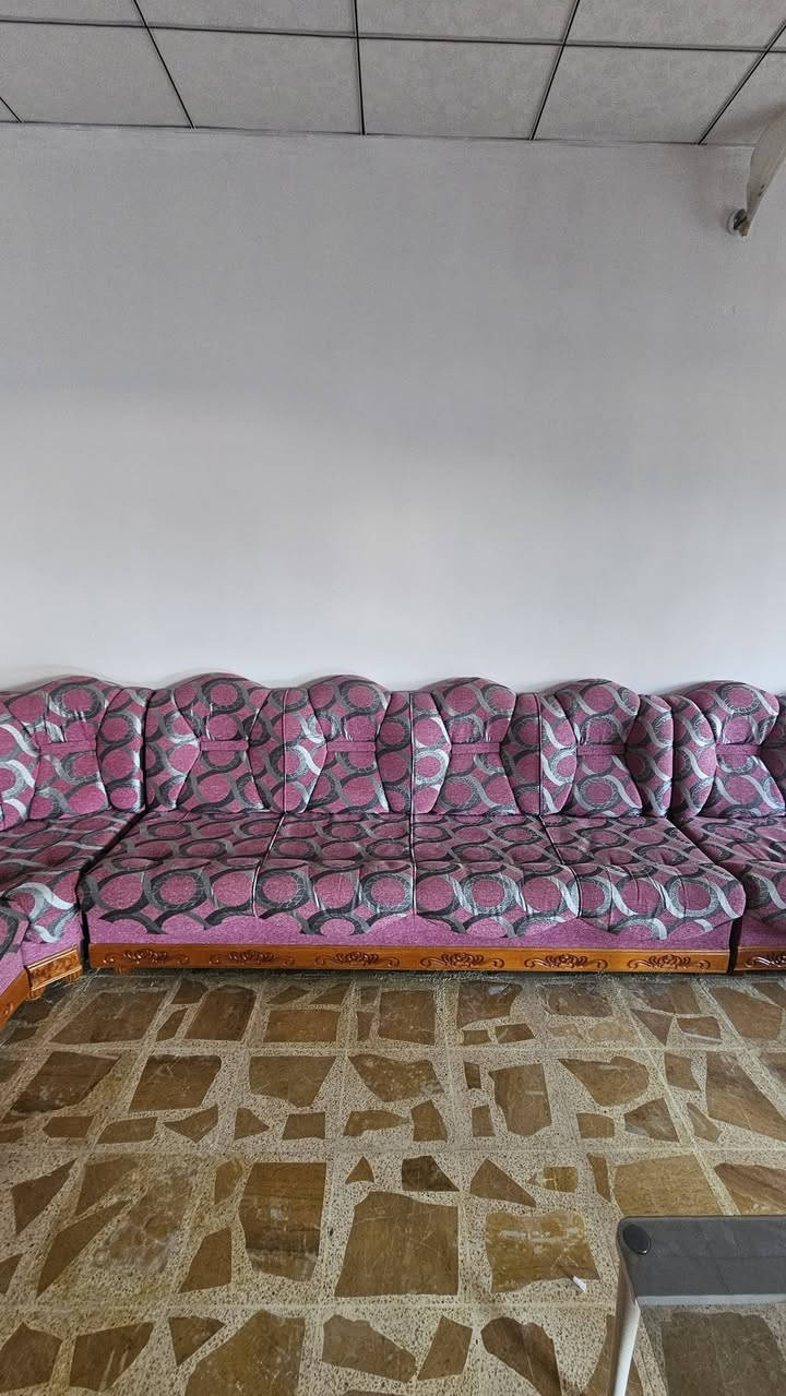 ديوان عراقي نظيف 18 نفر السعر 250 الف العنوان دوميز شارع الكامب يم ملعب القوس للتواصل كورك واتس فايبر ***********
