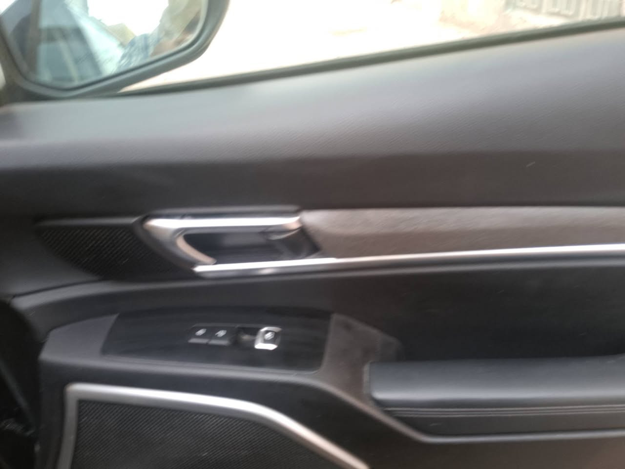 سلام عليكم سيارة تيلوريد ٦ سلندر ٧ راكب ماشيه ٦٠ هساسات اماميه خلفيه موديل ٢٢ فول مواصفات سعر ٢٢٠ وبيعه مجال تراوس لاندكروز هم  رقم الهاتف ***********
