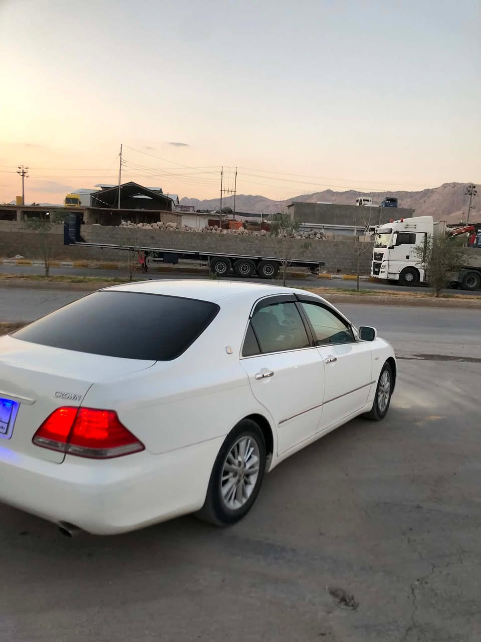 شاينه مووس ١٨٢ ناو زه رد  بي دوكه ل هه موگيانى به شه رت
ده عمو ليدراوى نيه كه ڤه ر و شه سى به شه رت 
زؤر توندو تؤله 
جركه ى تيانيه 
ته بريت ساردو كه رم مه زبوت 
بريكى به سراوه 
رؤنى تازه گؤراوه 
به سمه  كاره باى مه زبوت 
)سه قفى بؤياخه 
كؤدى بؤكراوه 
جركه و ١٠٠$ ببره

٥٠$ قفل
***********
***********
ده ربه نيخان
