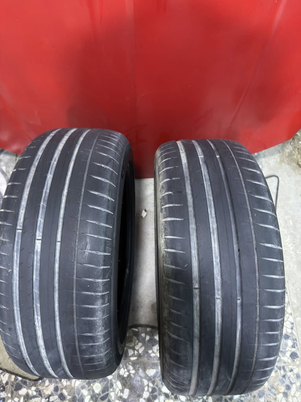 اطارات مشلن pilot spo
انتاج 2023 
مبطن سفنج من الداخل 
قياس 265/45/20
نظافه 60%
سعر الجديد مالته التك 400 الف 
رايدهن ب 150 الف ثنينهن
***********

