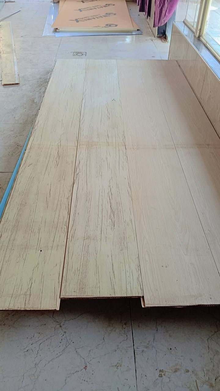 بسم الله الرحمن الرحيم 
اللهم صلي على محمد وآل محمد 
ديكور بلاستك جدار للبيع  ارتفاع 2ونص
طول 16متر.مستخدم  ونظافه 90٪ 
سعر 3500  مكلف بنشر.  
اتصل على الرقم ‏‪0775 976 2402‬‏
