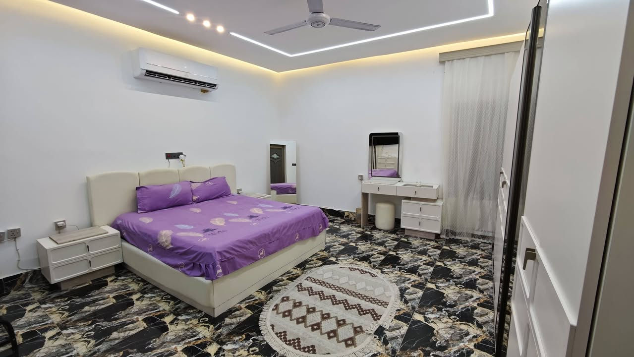 بيت للبيع مع الاثاث موقع البيت التنومه شط العرب البراجعه المساحه 200 طابقين يحتوي على 6غرف تفاصيل اكثر تواصل على الرقم ***********
