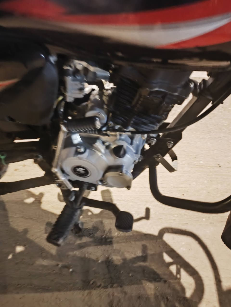 سلام عليكم دراجه بوكسر مديل 22 دراجه سنويه ورقم نكليزي
الدراجه مضمومه استعمال شخصي دراجه مكفوله من شخط اذا بيها شخط تاخذها بلاش ومداورك عليه مكينه خرسه كلها زيرزو من طول لطول 

***********
