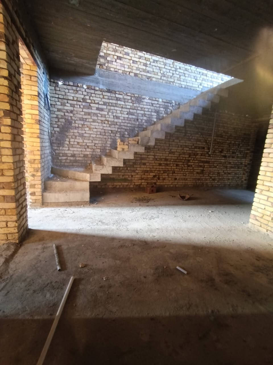 هيكل للبيـــــــــــــــــــع حله نادر الاولى حي الزيتون
المساحــــــة 125متر طابو زراعي سند 25 

الــوآجـــهــة  6,250 متر
النــــــــــــزال. 20متر
        
 
الطابــــــــــق الأرضـــــــــــــي

غـــرفة نـــوم وصاله وكليدور ومطبخ ومجمع صحيات وطارمه

الطابـــــــــق_الثانــــــــــــــــي

غـــرفتين نوم وكليدور ومجمع صحيات 

عرض الشارع 10متر تبليط مجاري كافة الخدمات 

للاستفسار الاتصال ***********
