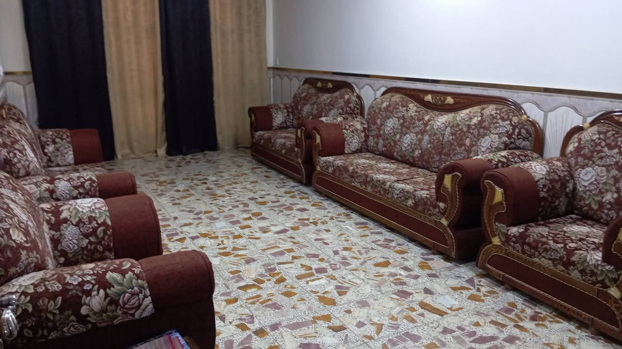 سلام عليكم تخم عشر مقاعد
سعر 350 مكان بغداد 
رقم ***********
